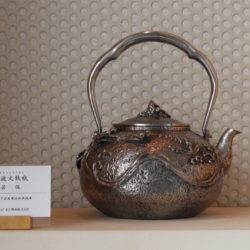 砂鉄波文鉄瓶