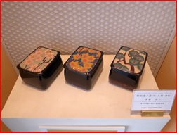 彫刻塗小箱(桜・紅葉・唐松)
