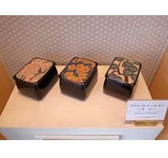 彫刻塗小箱(桜・紅葉・唐松)